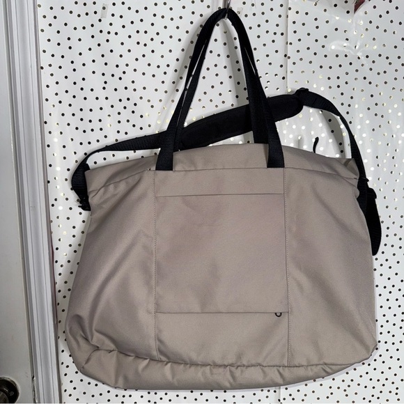 Everlane Handbags - Everlane ReNew Transit Weekender